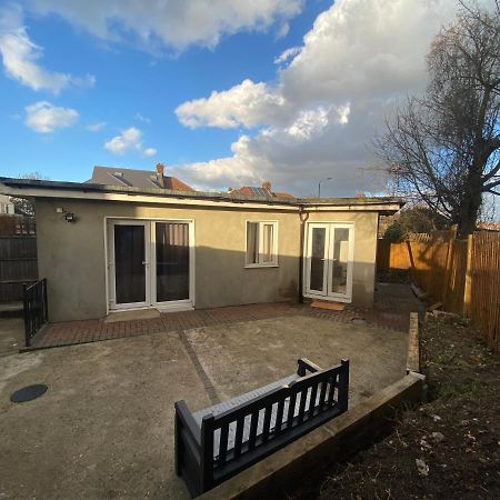 Private House With Free Park For Group Near Wembley Station Villa Londres Exterior foto