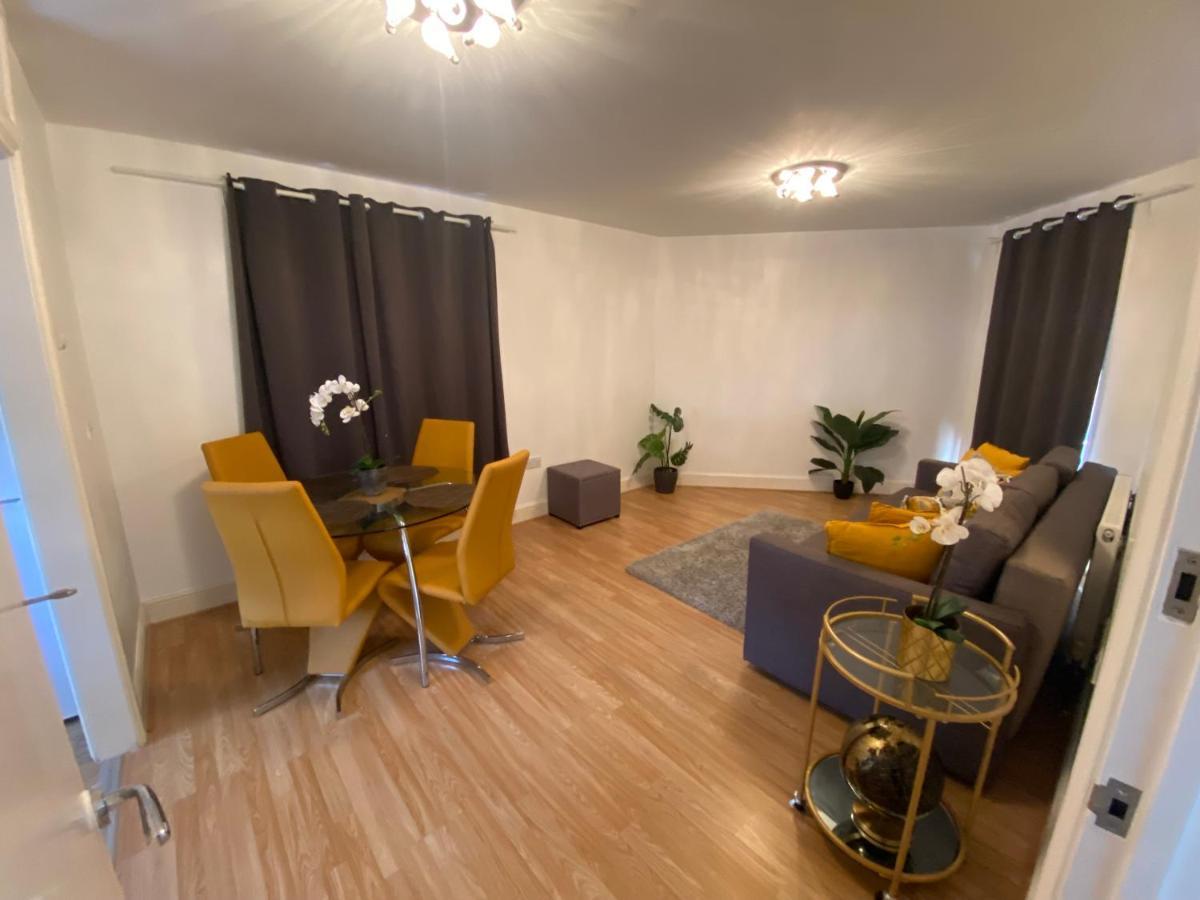 Private House With Free Park For Group Near Wembley Station Villa Londres Exterior foto