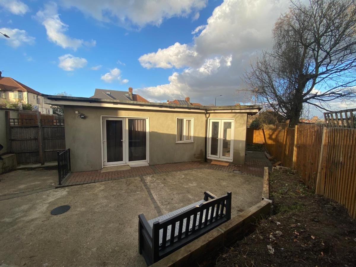 Private House With Free Park For Group Near Wembley Station Villa Londres Exterior foto