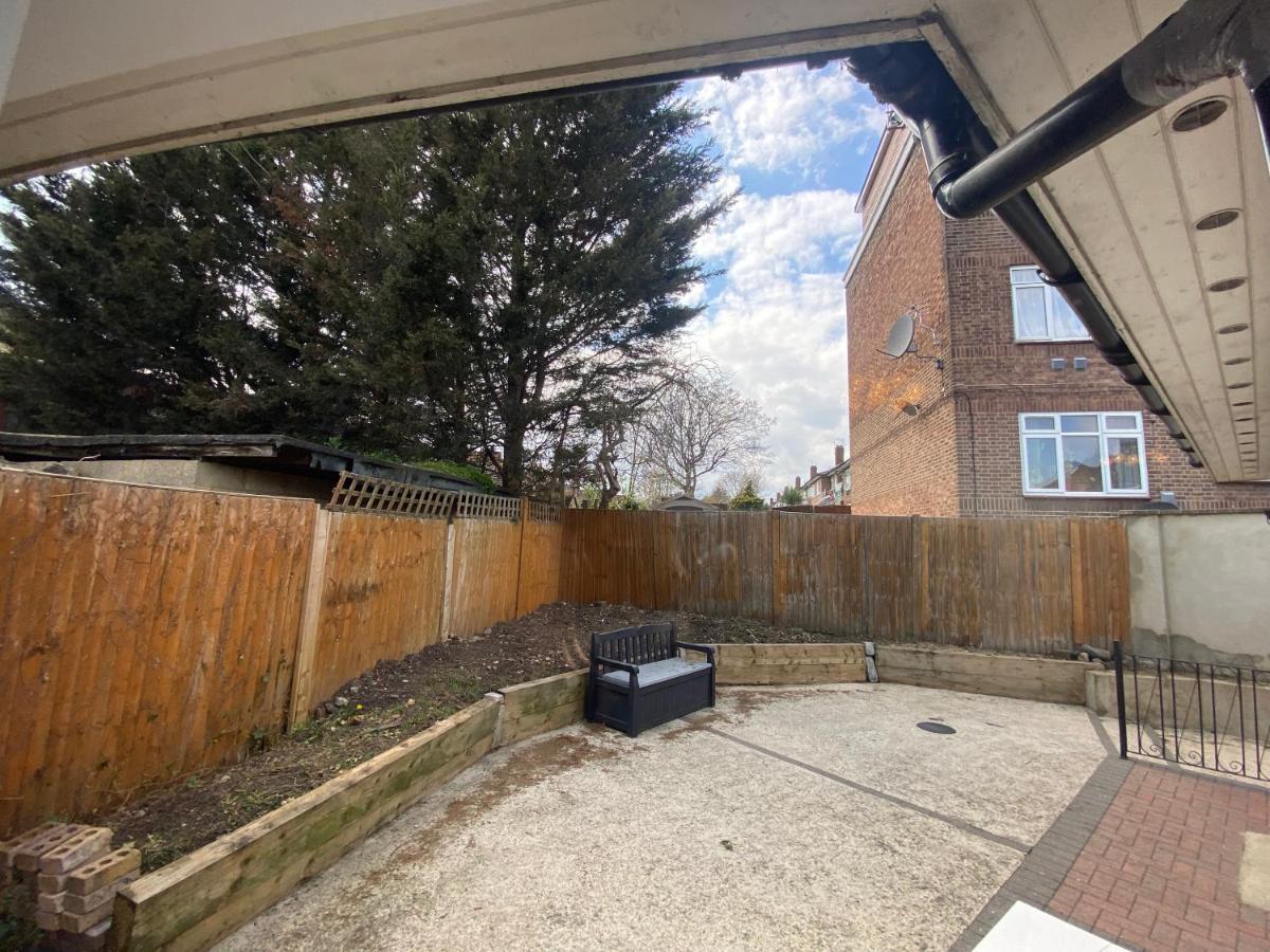Private House With Free Park For Group Near Wembley Station Villa Londres Exterior foto
