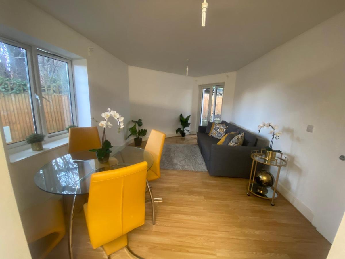 Private House With Free Park For Group Near Wembley Station Villa Londres Exterior foto