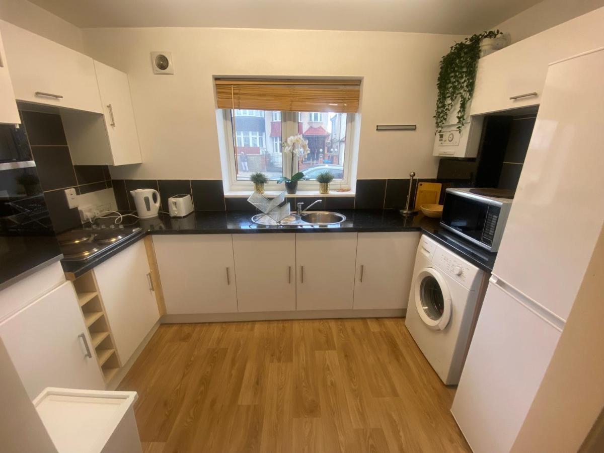 Private House With Free Park For Group Near Wembley Station Villa Londres Exterior foto