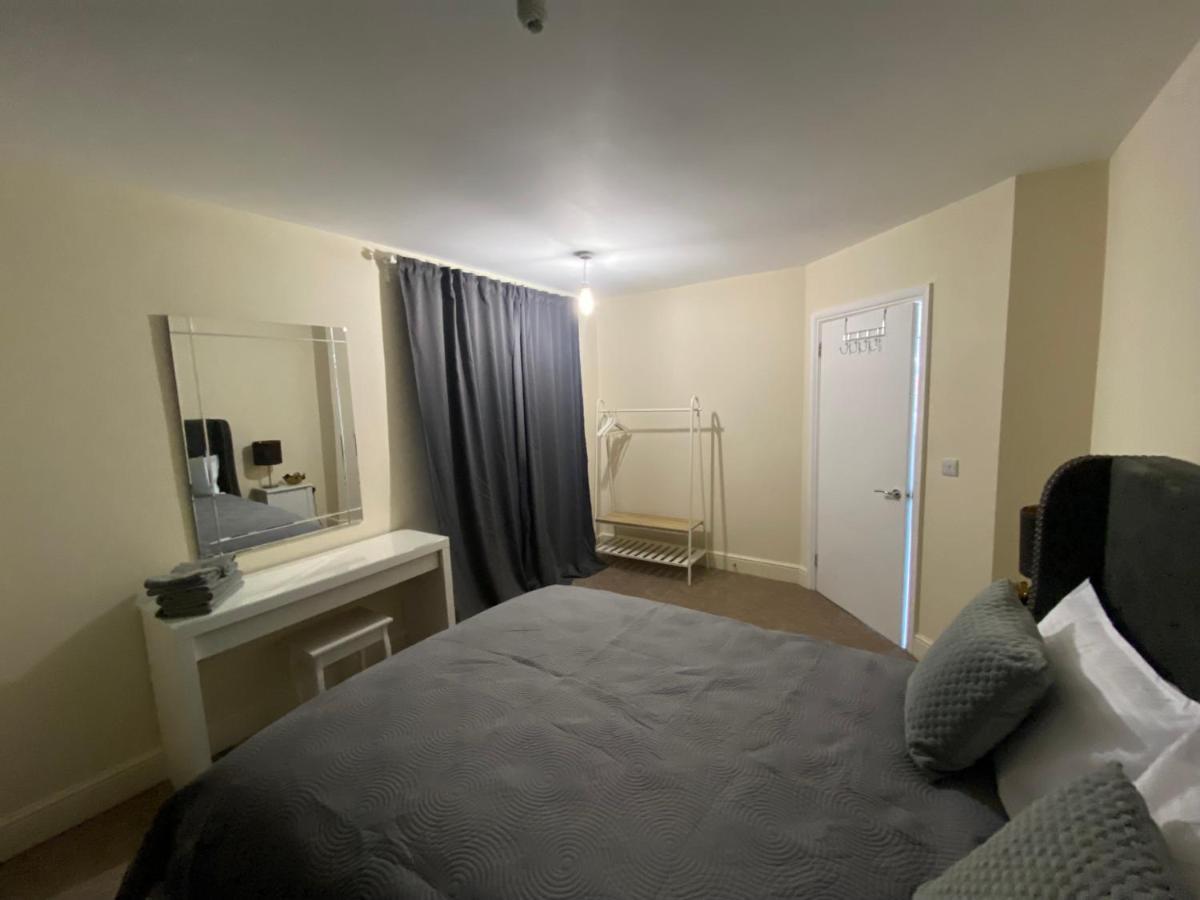 Private House With Free Park For Group Near Wembley Station Villa Londres Exterior foto
