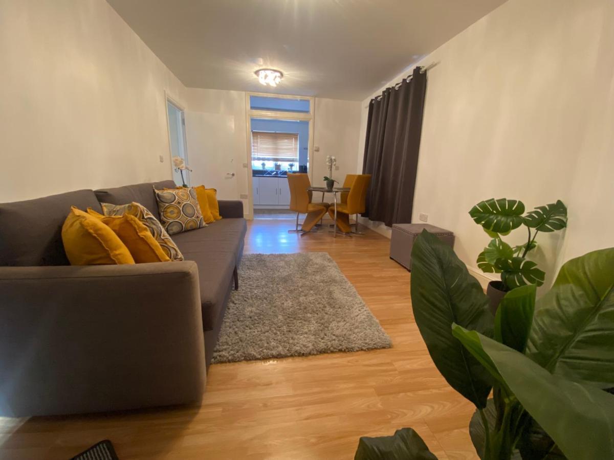 Private House With Free Park For Group Near Wembley Station Villa Londres Exterior foto