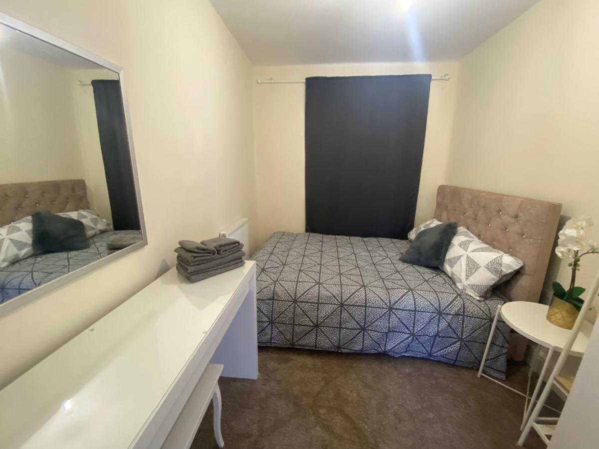 Private House With Free Park For Group Near Wembley Station Villa Londres Exterior foto