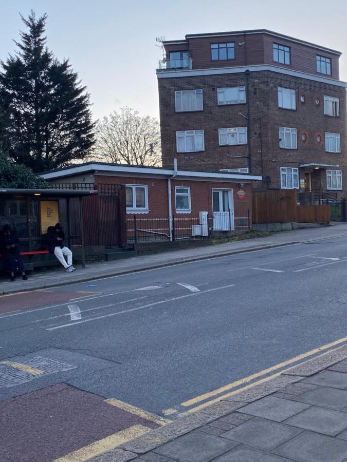 Private House With Free Park For Group Near Wembley Station Villa Londres Exterior foto